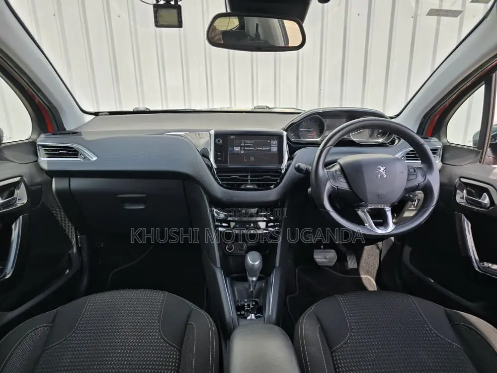 Peugeot 208 2016 Red