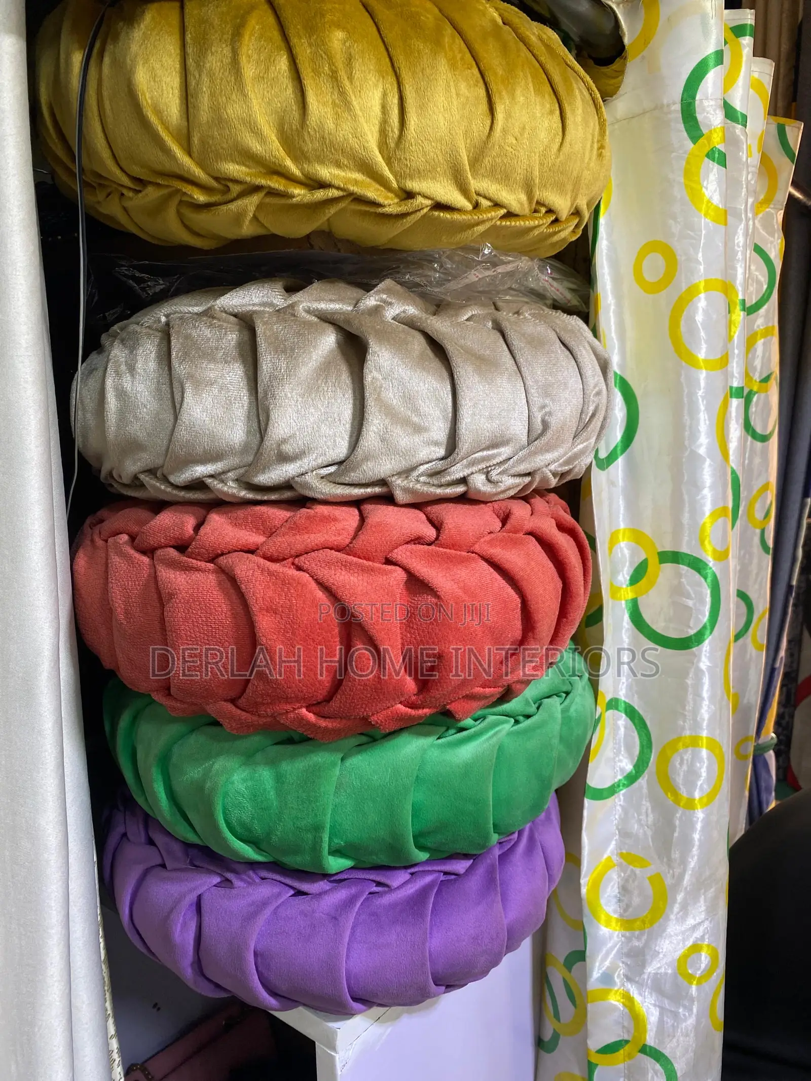 Round/Cushions/Cushions