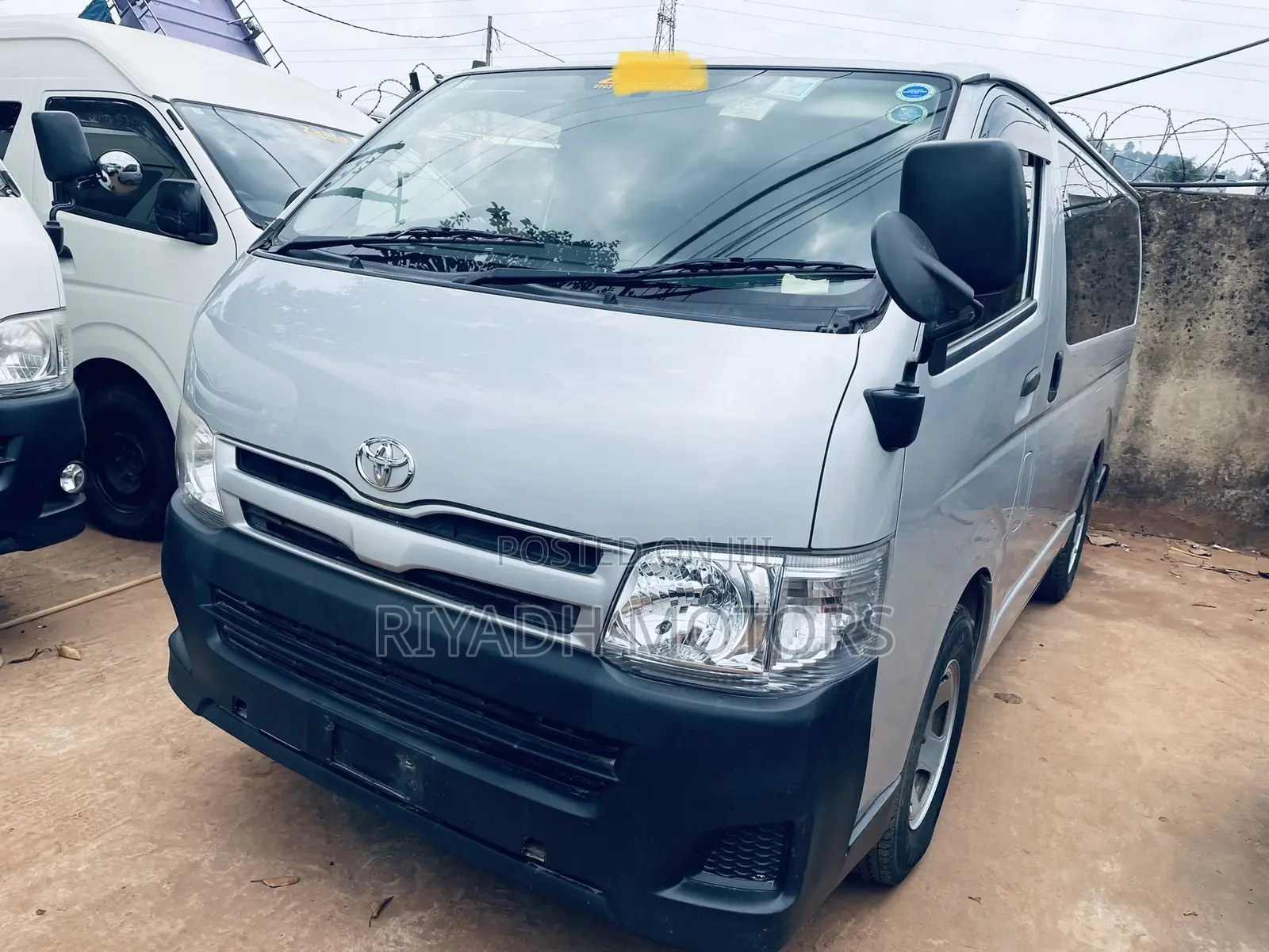 Toyota HiAce 2014 Silver
