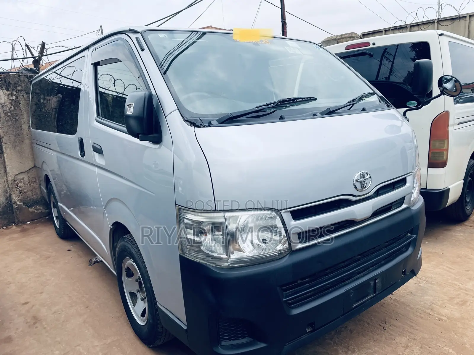 Toyota HiAce 2014 Silver