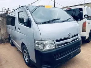 Toyota HiAce 2014 Silver