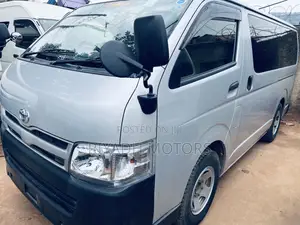 Toyota HiAce 2014 Silver