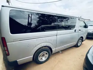 Toyota HiAce 2014 Silver