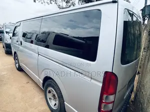 Toyota HiAce 2014 Silver