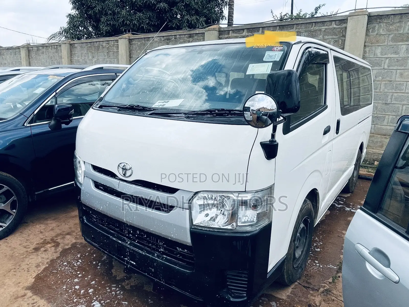 Toyota HiAce 2016 White