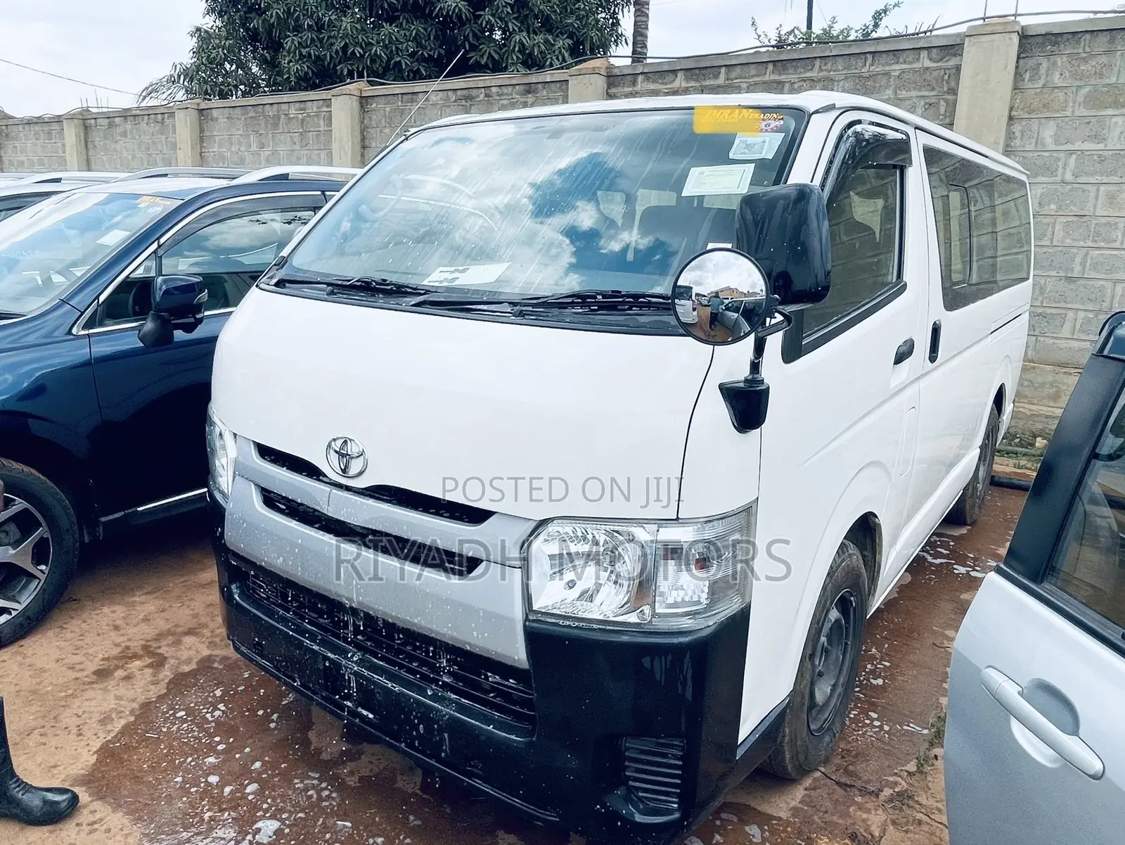 Toyota HiAce 2016 White