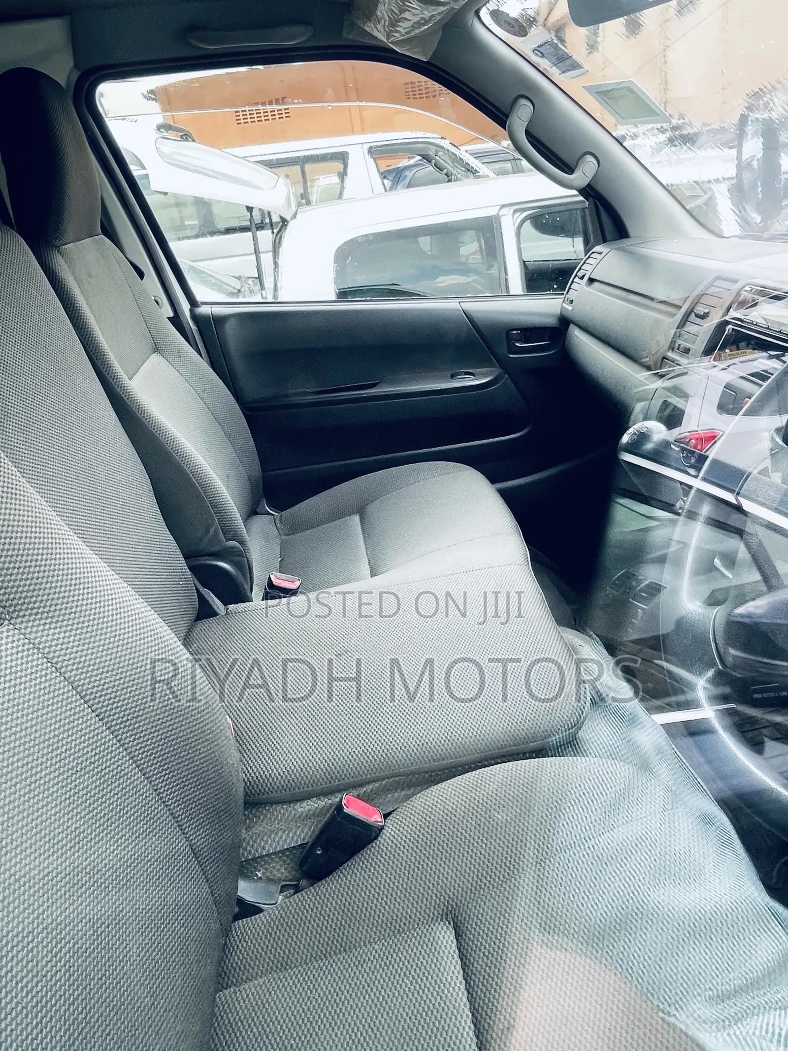 Toyota HiAce 2016 White