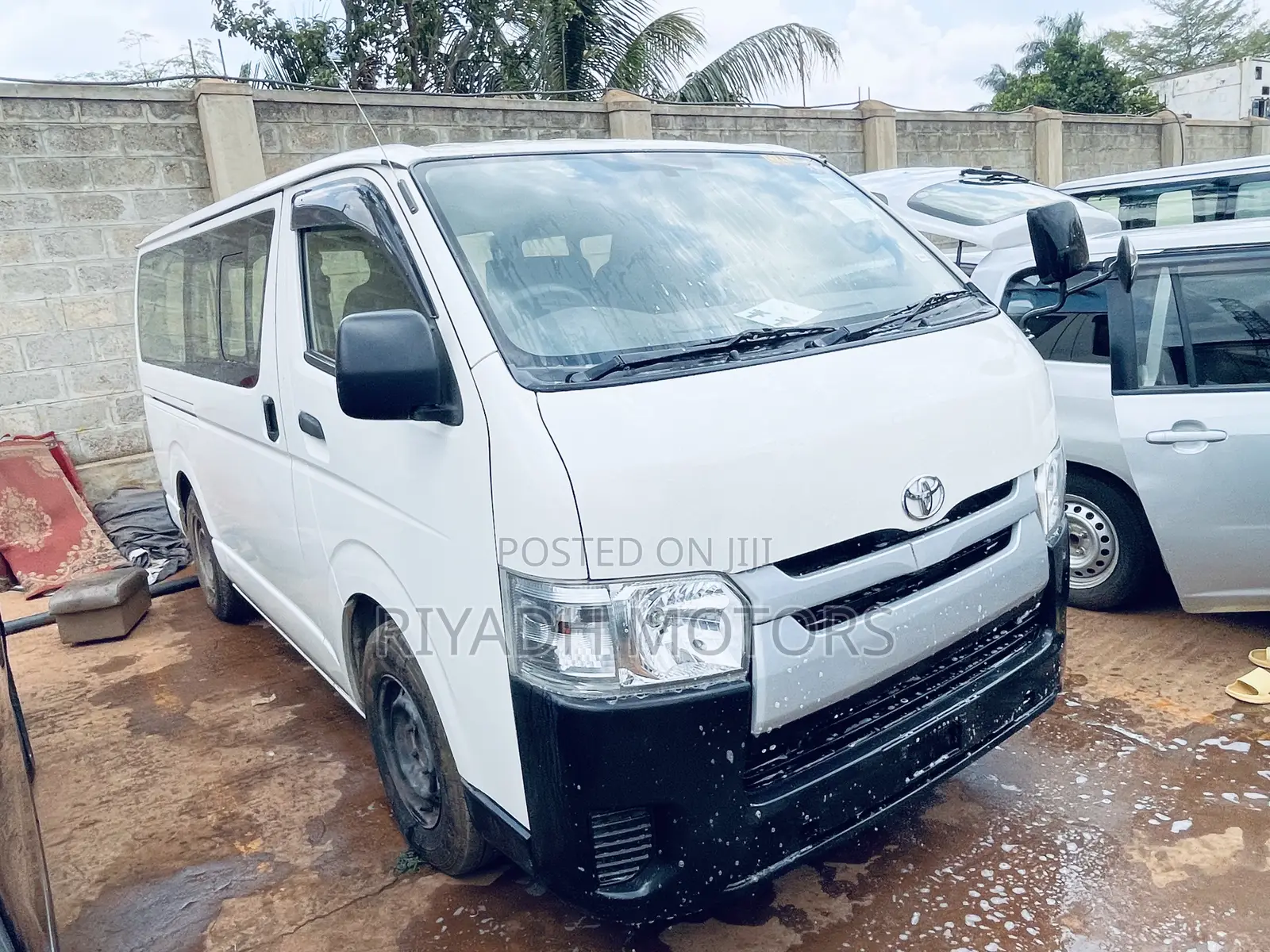 Toyota HiAce 2016 White