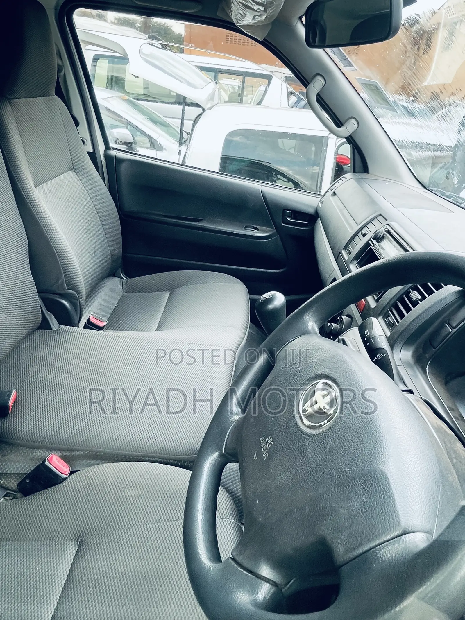 Toyota HiAce 2016 White