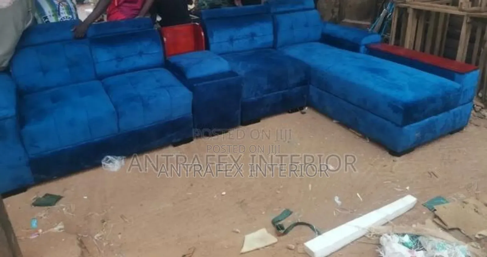 L Shaped Sofa With a Carbin Seat
