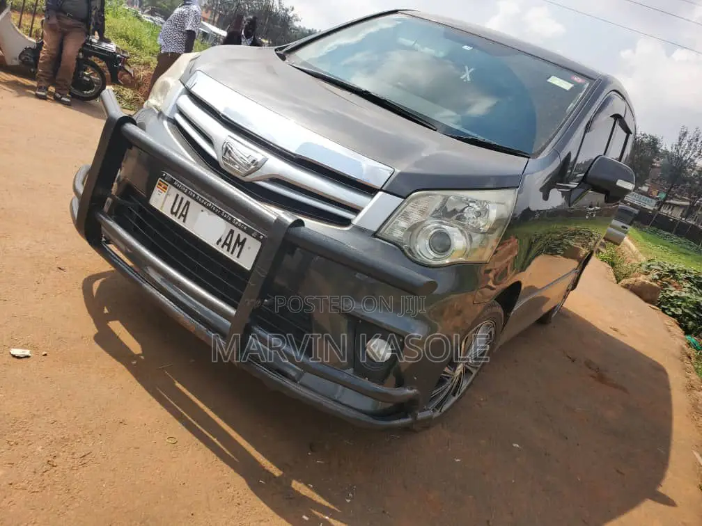 Toyota Noah for Hire