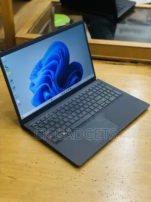 New Laptop Dell Vostro 3520 16GB Intel Core I5 SSD 512GB