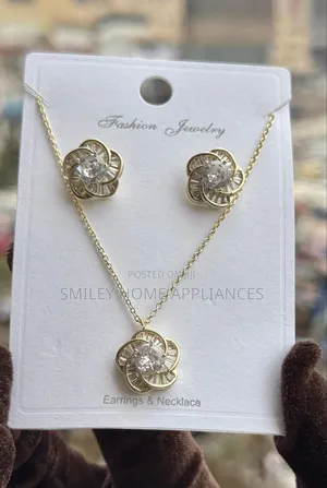 Branded Fashion Jewelry Women's Original Necklace at 20% Discount Sales