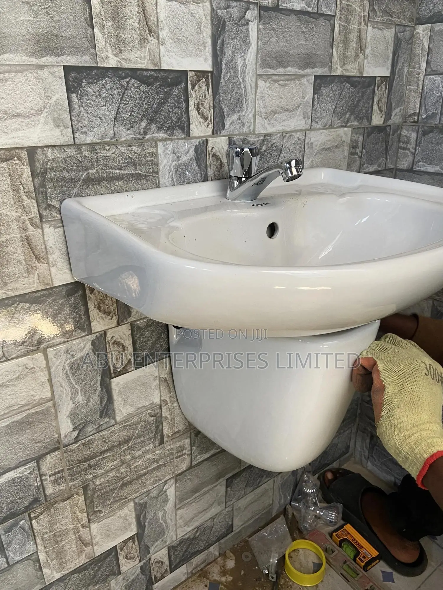 Wash Hand Basin With Half Pedal