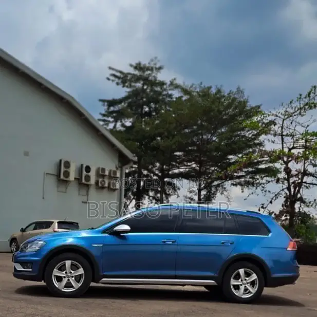 Volkswagen Golf 2016 Blue