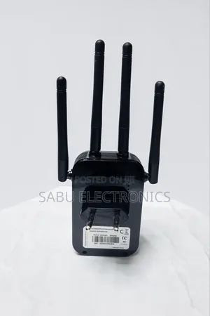 Plug-in Wifi Extender With 4 Antennas