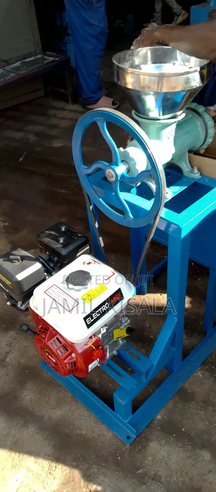 Pellets Machine With a Petrol Engine