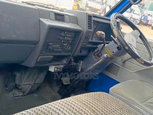 Isuzu Elf Tipper