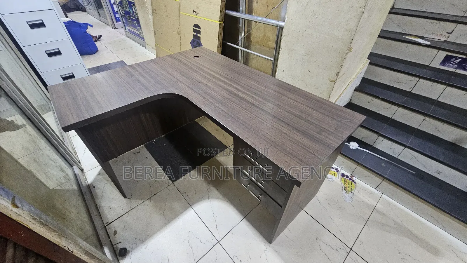 Curved Office Table 1.4 Meters Squared