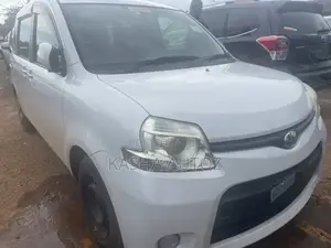 Toyota Sienta 2012 White