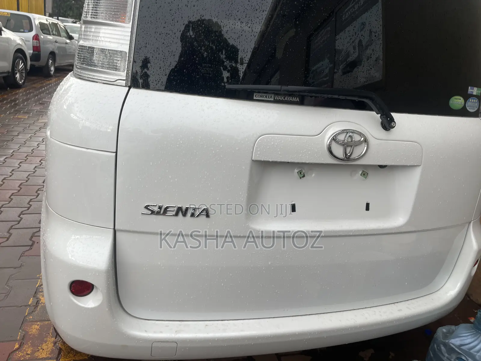 Toyota Sienta 2012 White
