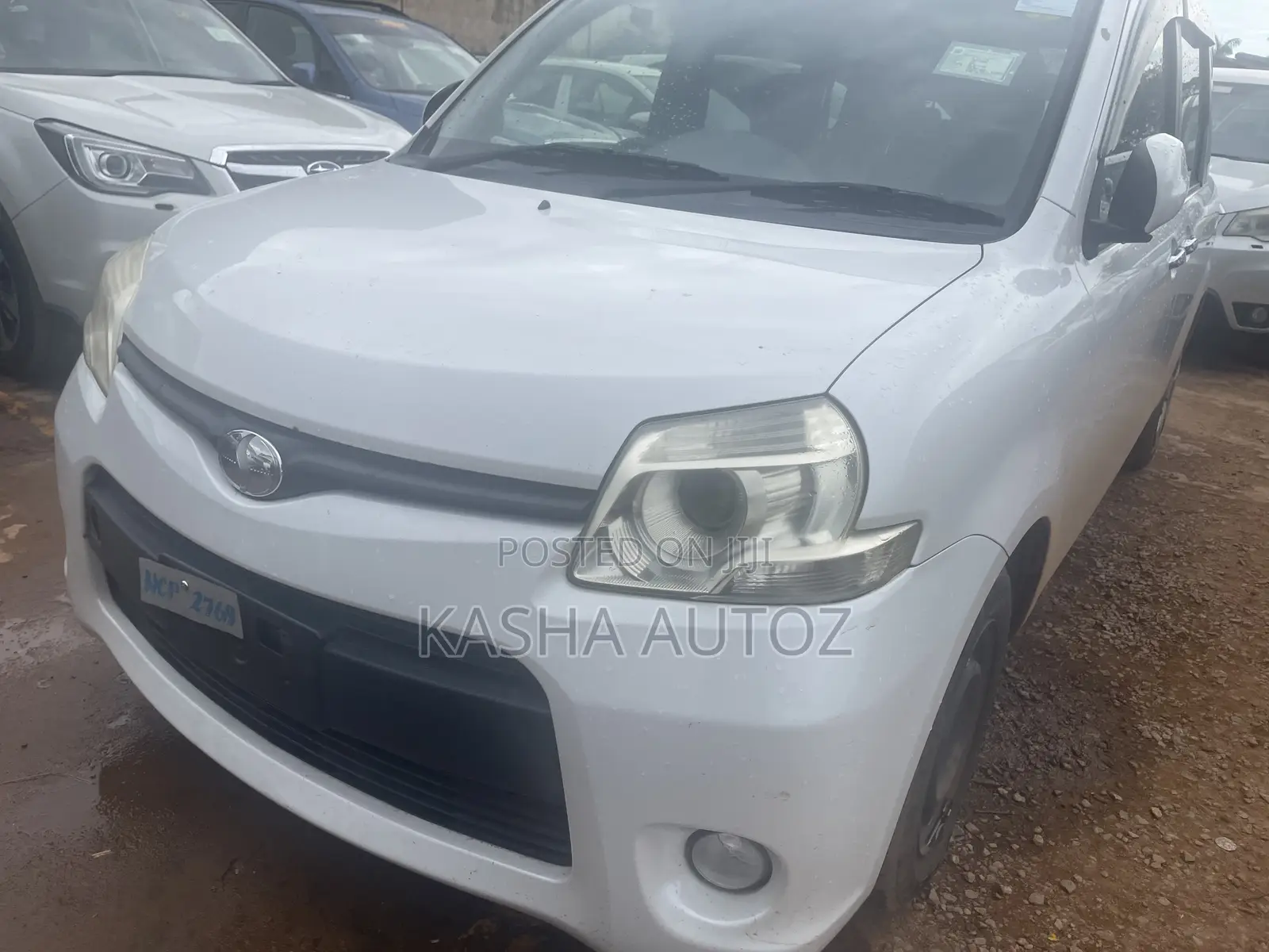 Toyota Sienta 2012 White