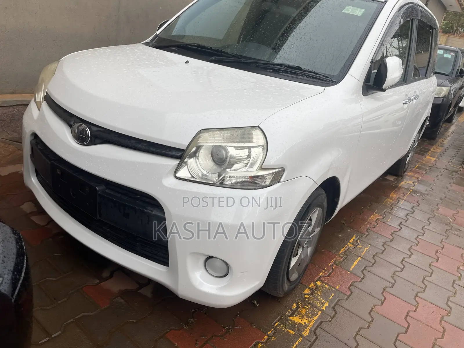 Toyota Sienta 2012 White