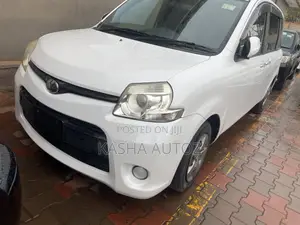 Toyota Sienta 2012 White
