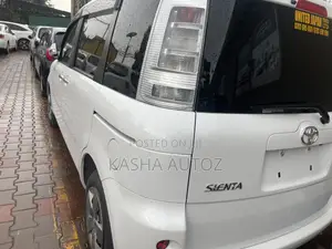 Toyota Sienta 2012 White