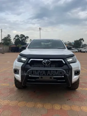 Toyota Hilux 2023 White