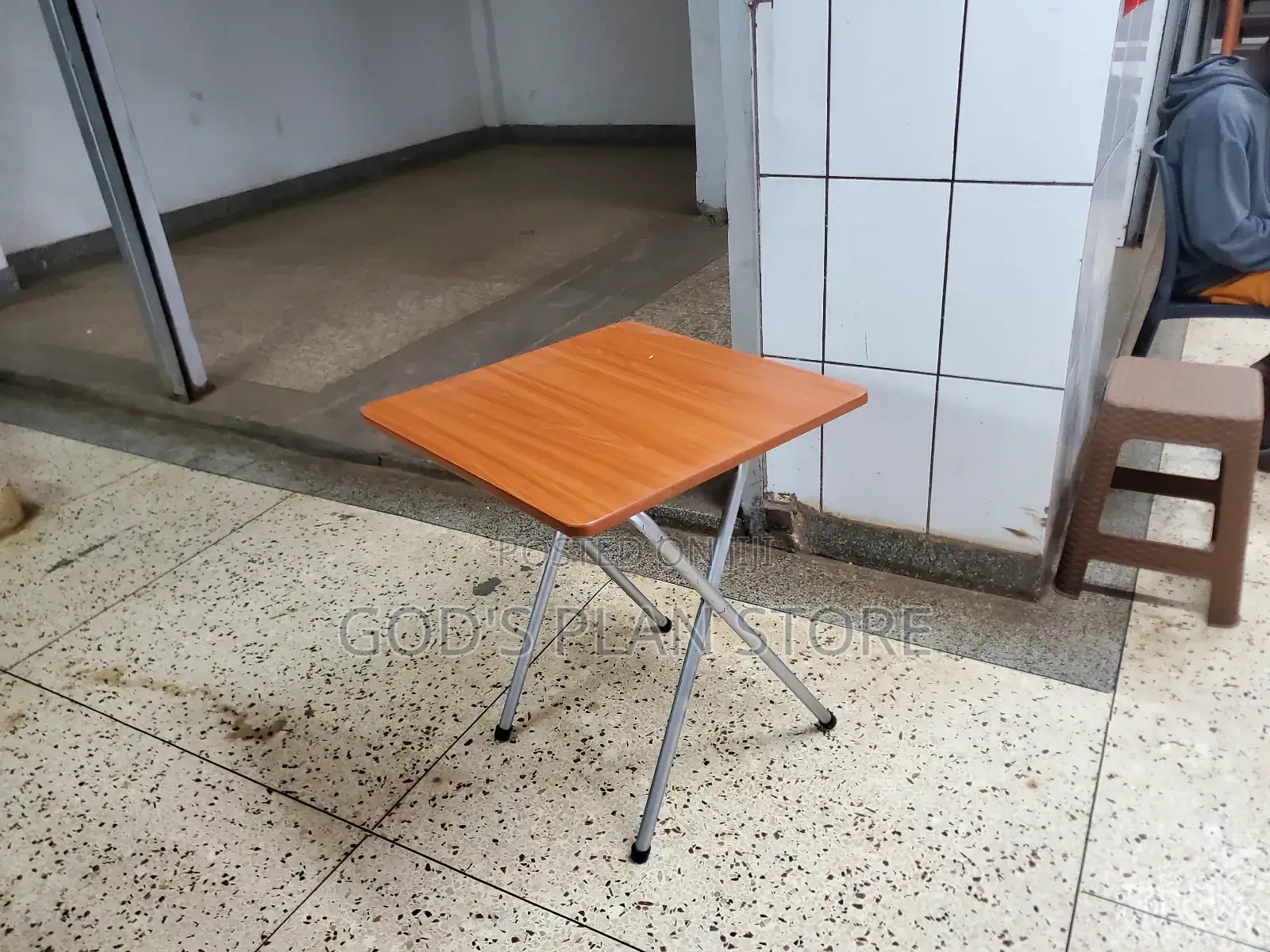 Simple Foldable Reading Table