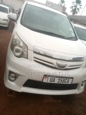 Toyota Noah 2012 White