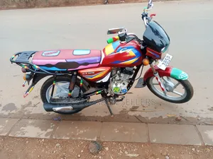 Bajaj Boxer 125 2022 Red