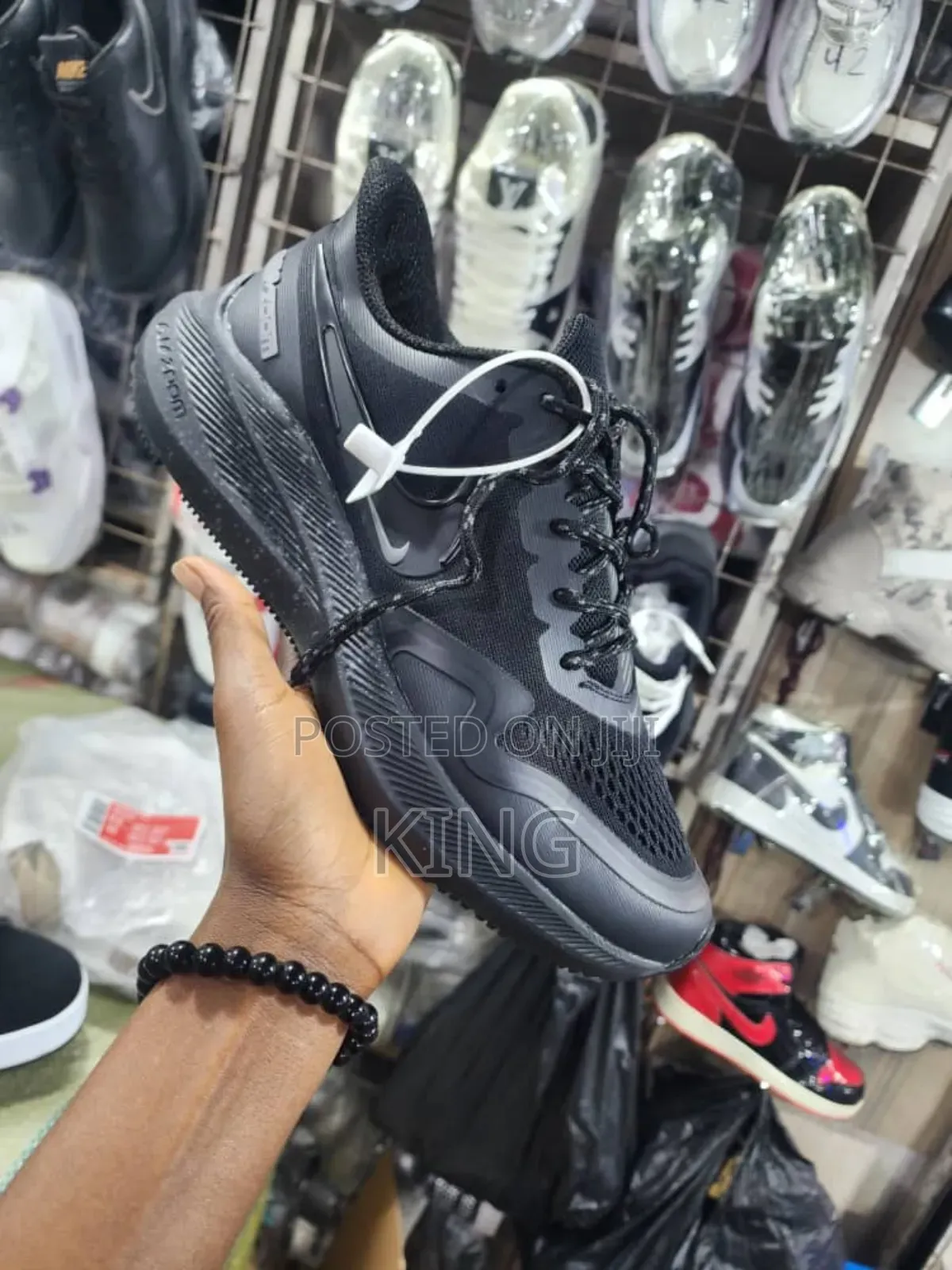 Solid Nike Guide 10