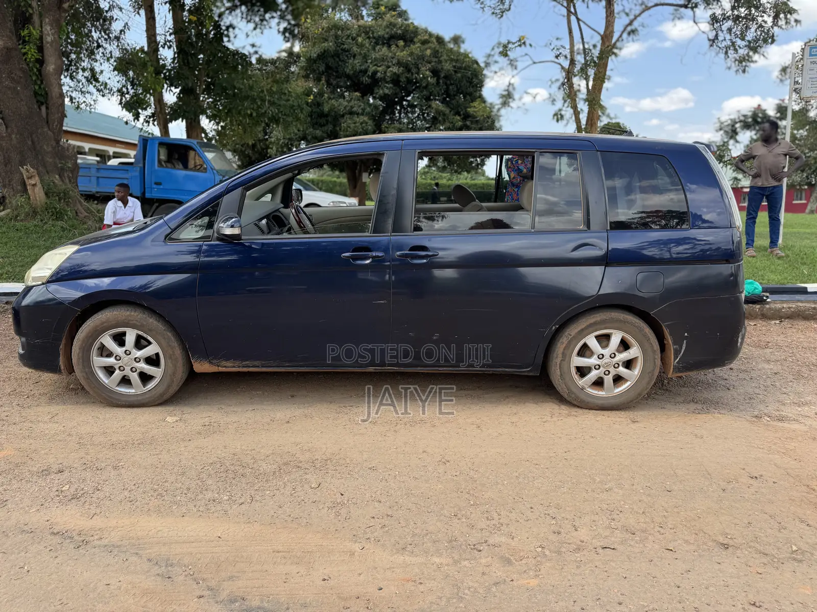 Toyota ISIS 1.8 G 2WD 2011 Blue