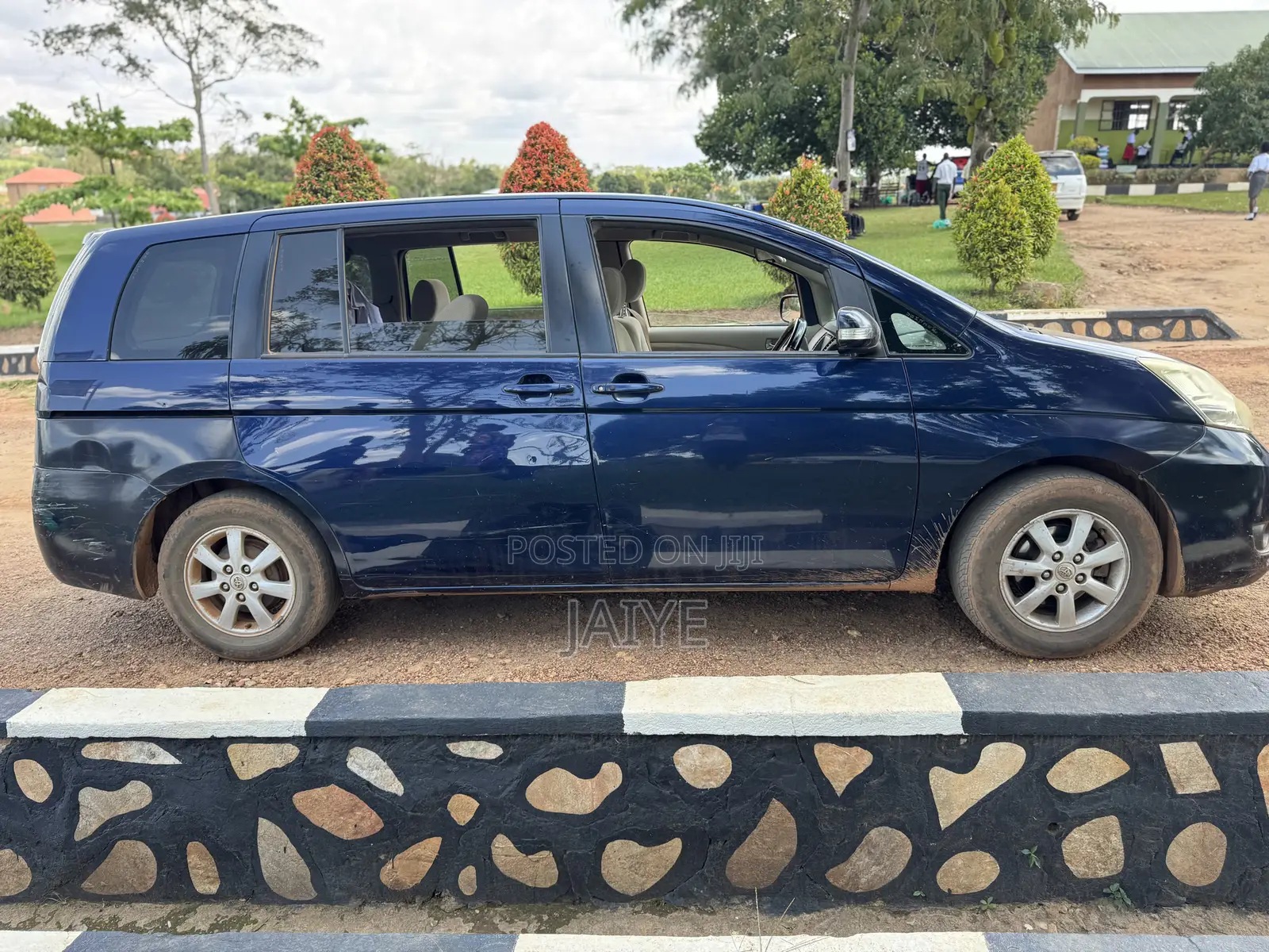 Toyota ISIS 1.8 G 2WD 2011 Blue