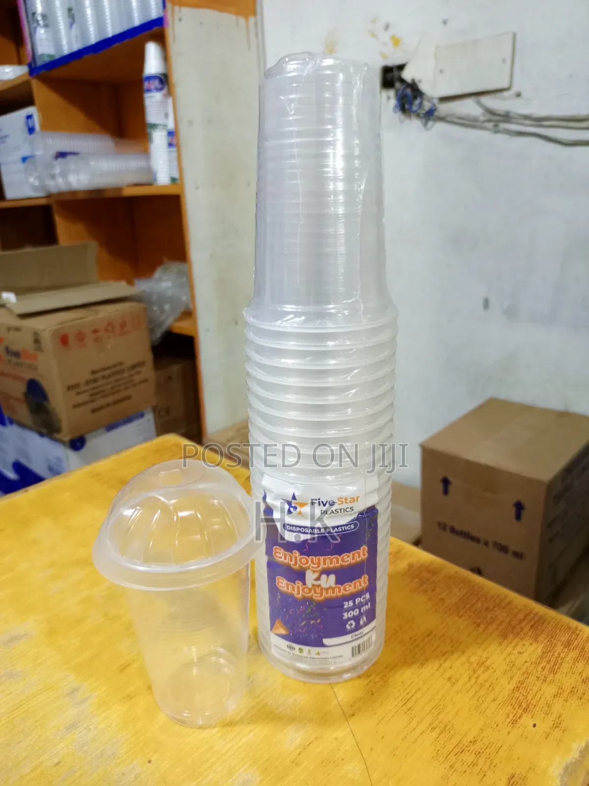 25pcs Five Star Plastics Disposable Cups With Covers (300ml)