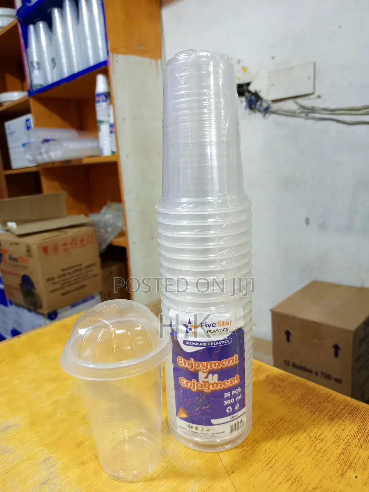 25pcs Five Star Plastics Disposable Cups With Covers (300ml)