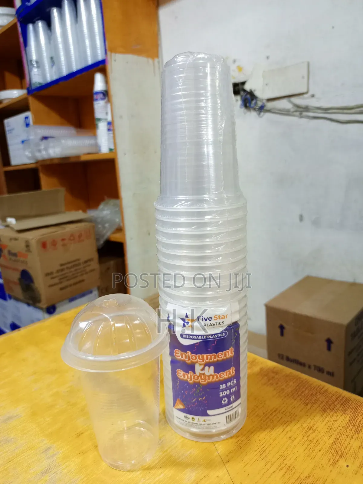 25pcs Five Star Plastics Disposable Cups With Covers (300ml)