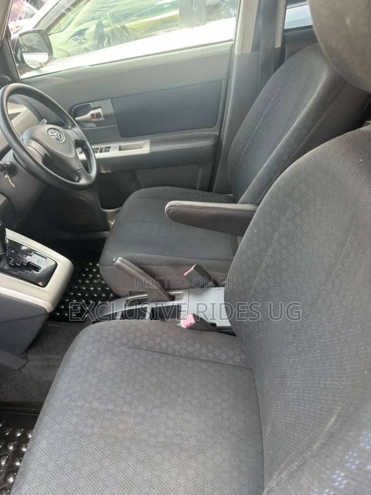 Toyota Corolla Rumion 2011 Silver