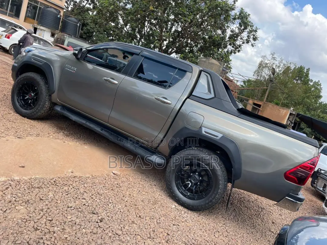 Toyota Hilux SR5+ 4x4 2017 Brown