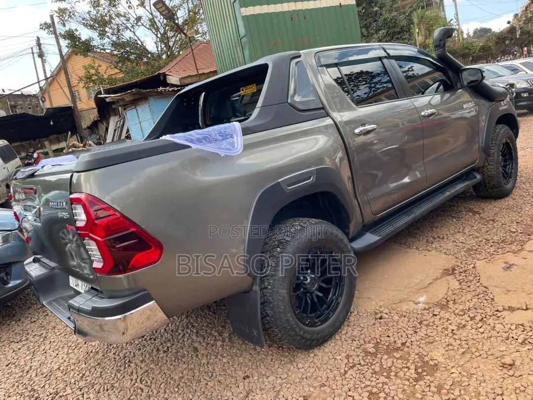 Toyota Hilux SR5+ 4x4 2017 Brown