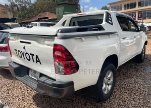 Toyota Hilux 2017 White