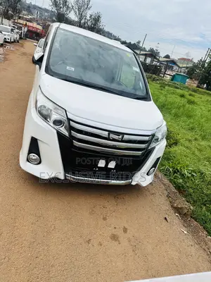 Toyota Noah 2.0 FWD (8 Seater) 2016 White