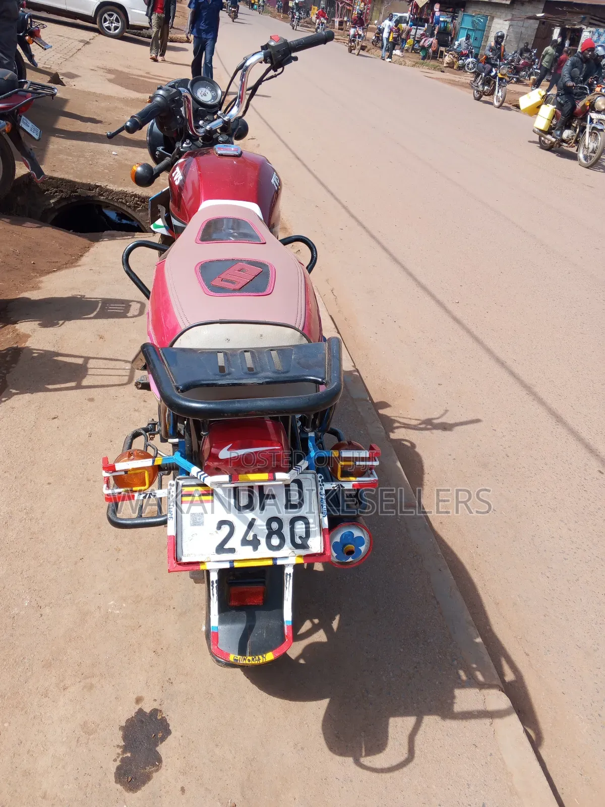 TVS HLX 125 2022 Red