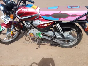 TVS HLX 125 2022 Red