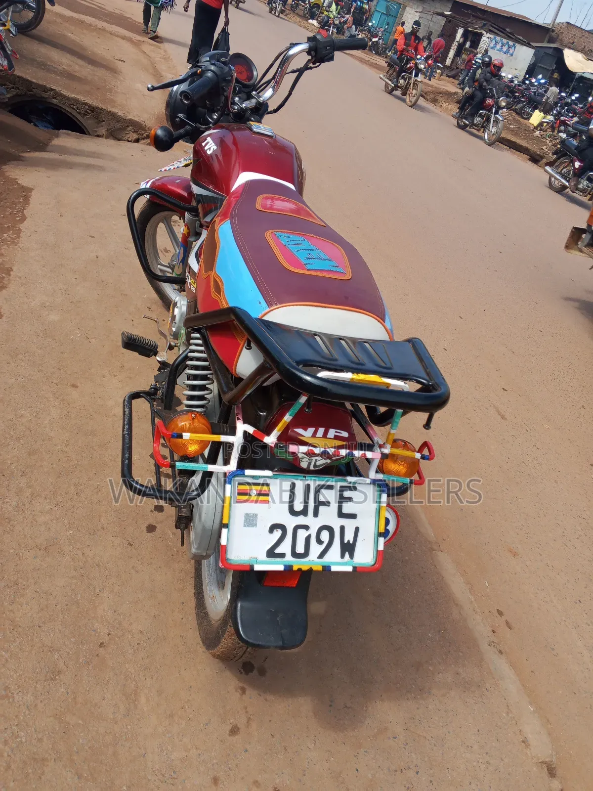 TVS HLX 125 2022 Red