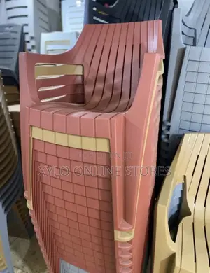 Unique Arm Rest Plastic Chairs