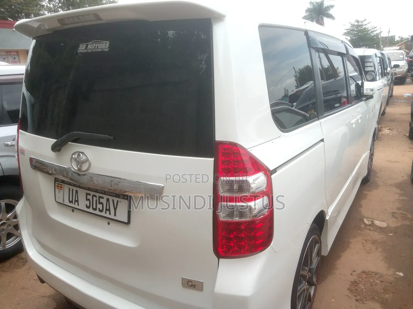 Toyota Noah 2011 White