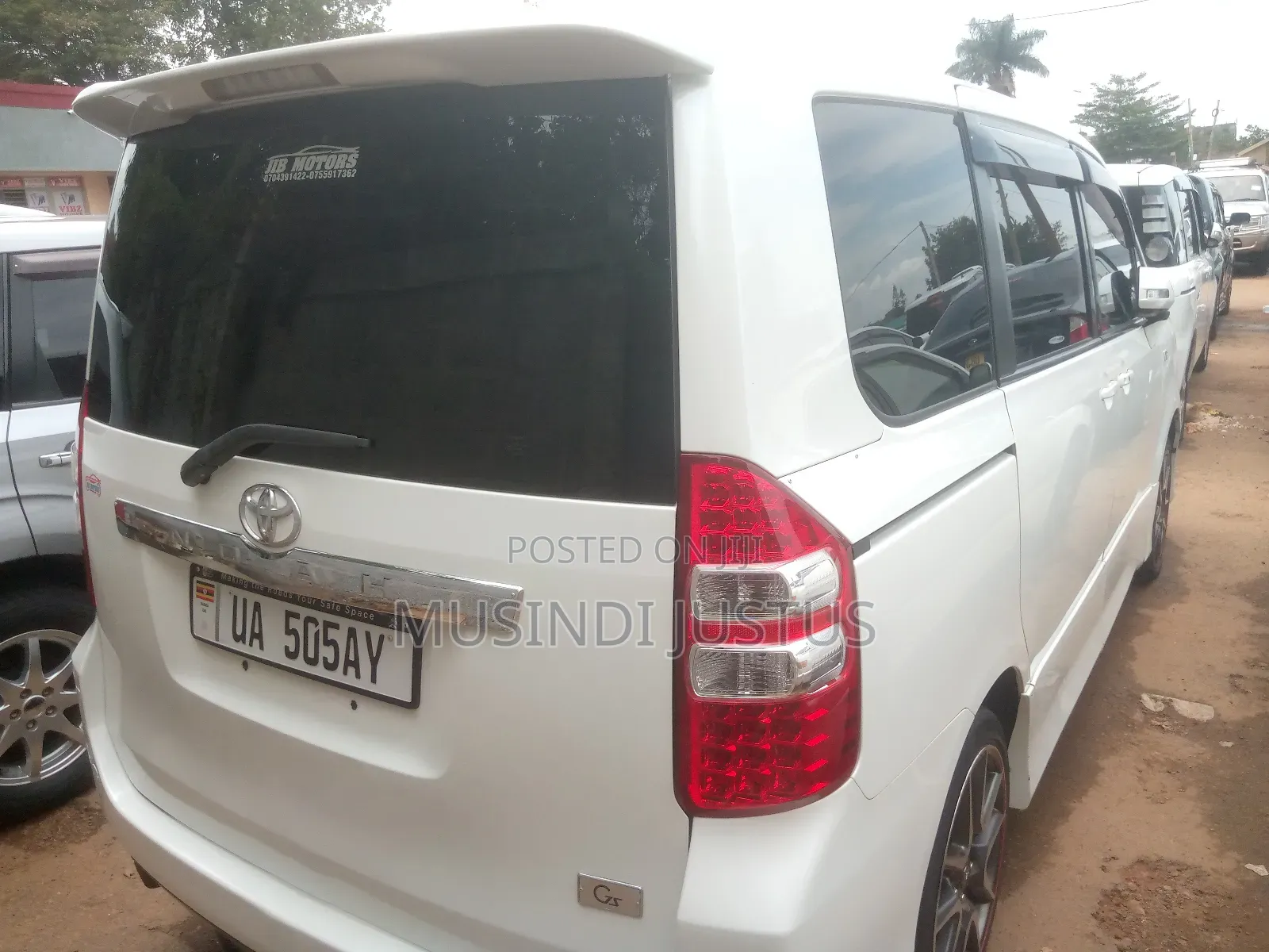 Toyota Noah 2011 White